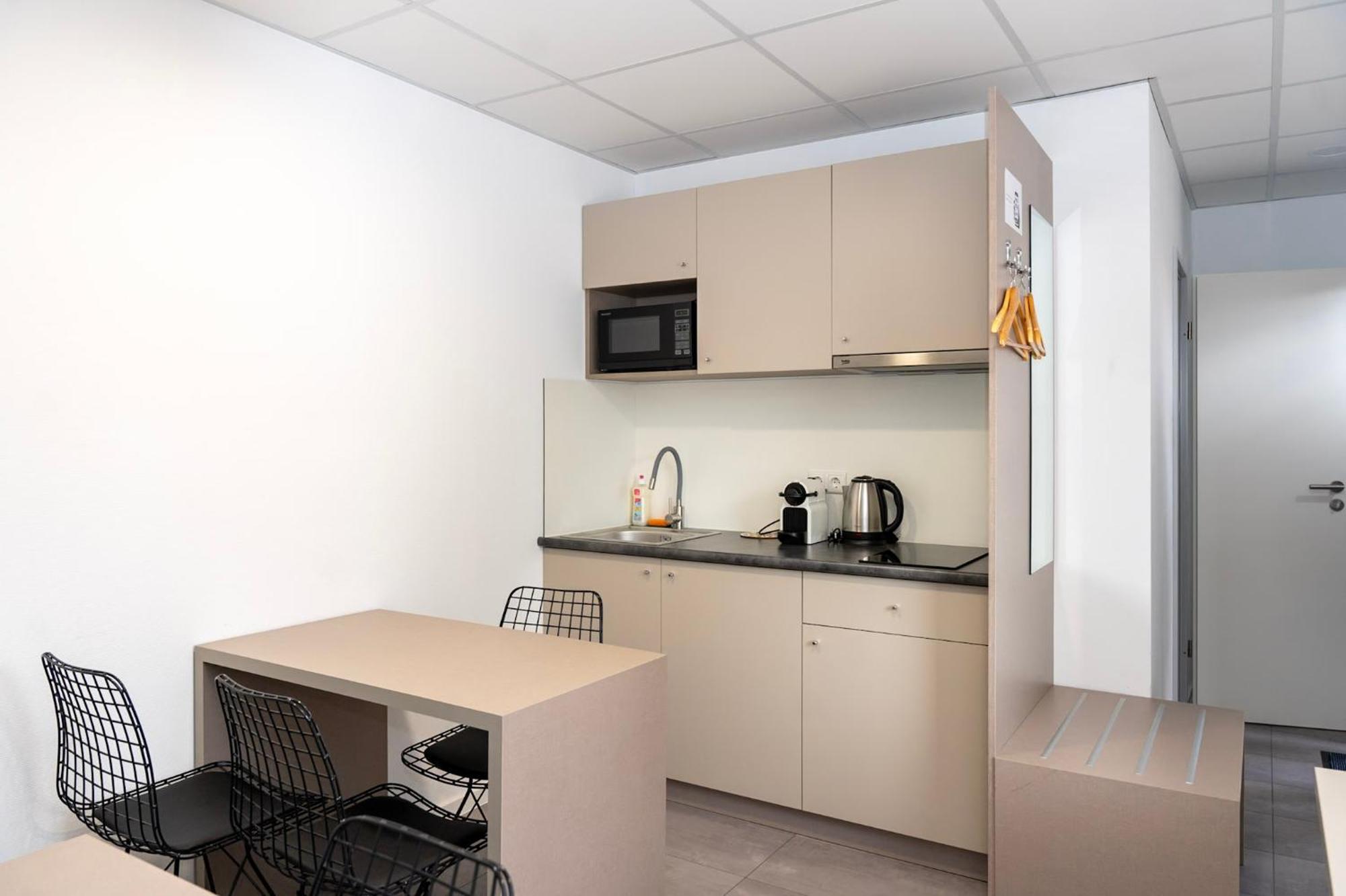 פאלקנזה Comfort Housing Apartments מראה חיצוני תמונה