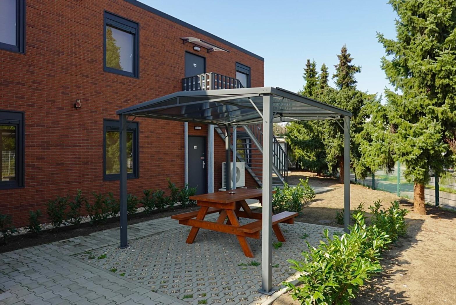 פאלקנזה Comfort Housing Apartments מראה חיצוני תמונה