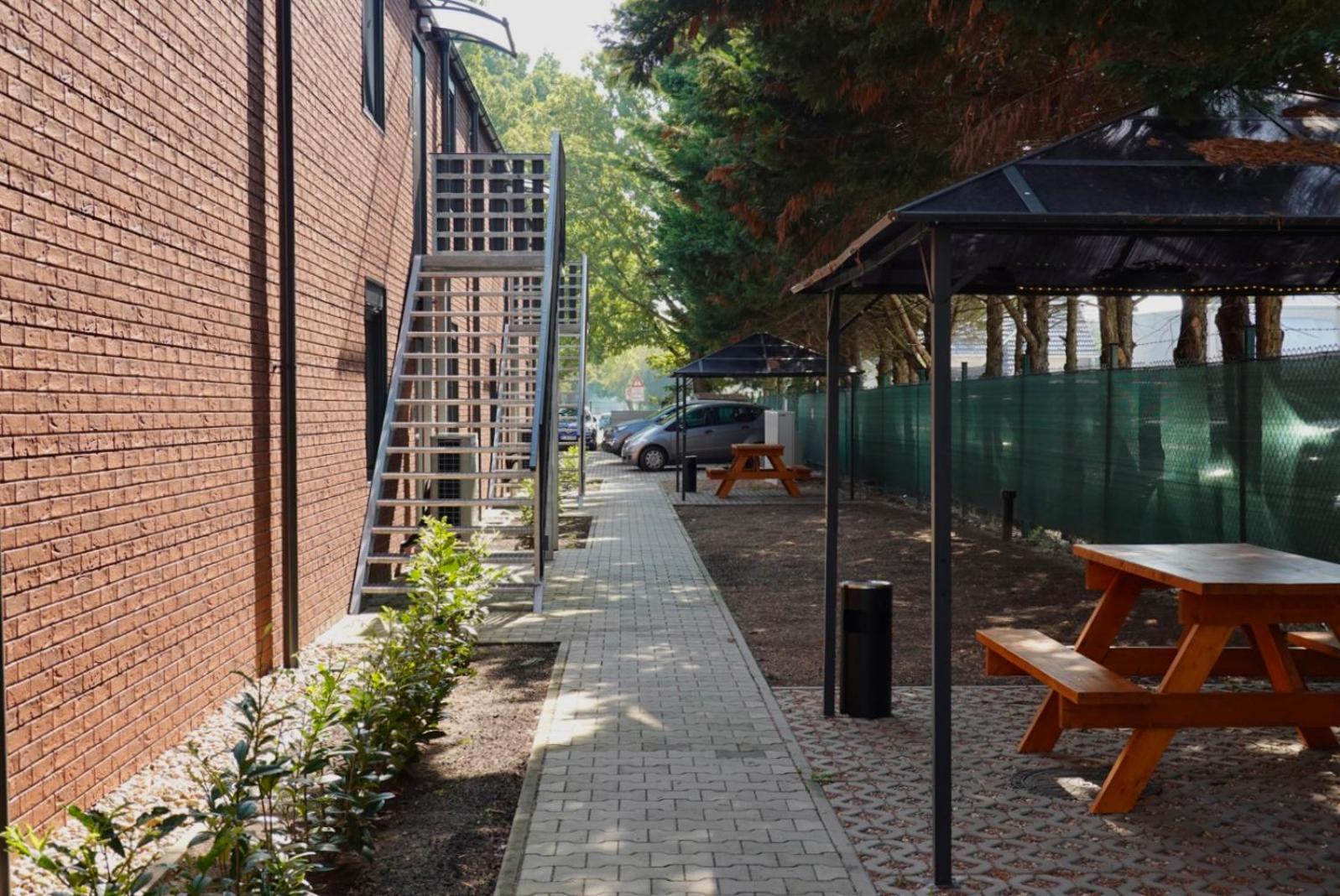 פאלקנזה Comfort Housing Apartments מראה חיצוני תמונה