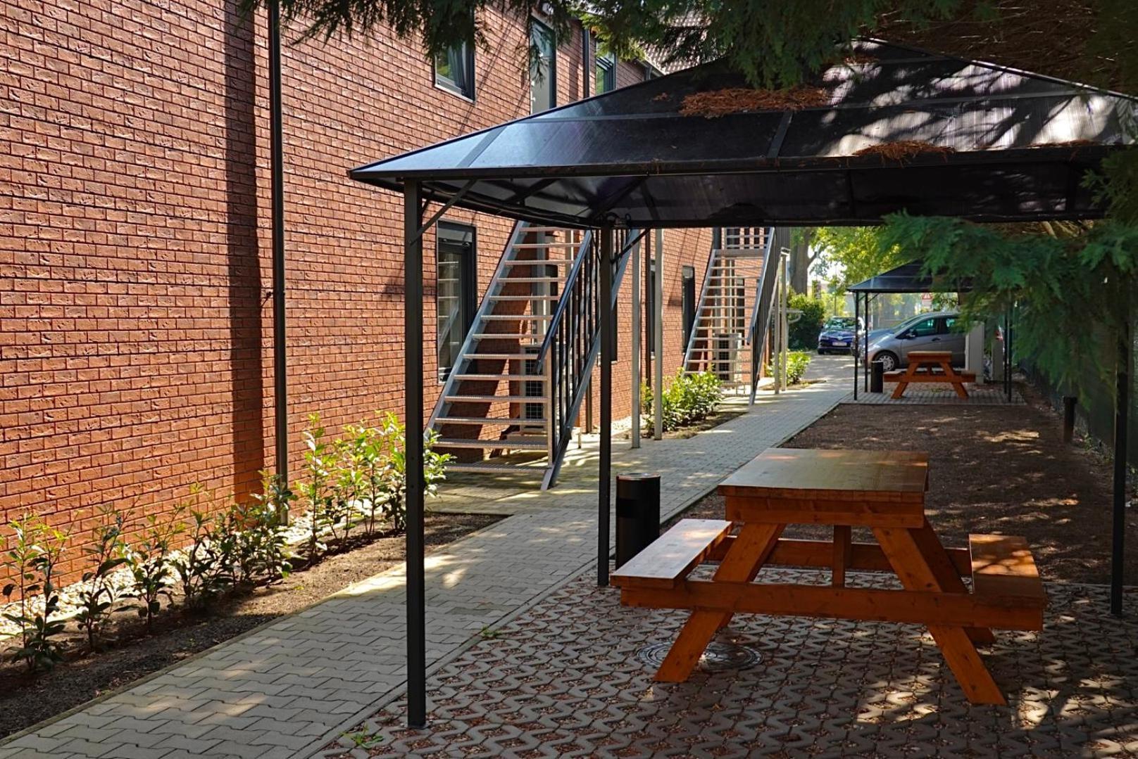 פאלקנזה Comfort Housing Apartments מראה חיצוני תמונה
