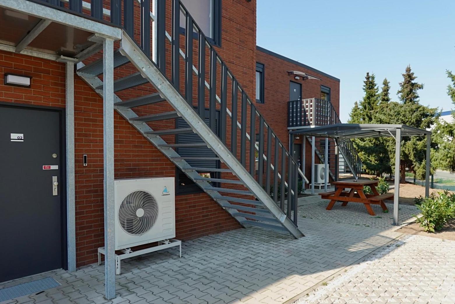 פאלקנזה Comfort Housing Apartments מראה חיצוני תמונה